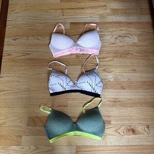 Victoria’s Secret tshirt lightly lined wireless bras